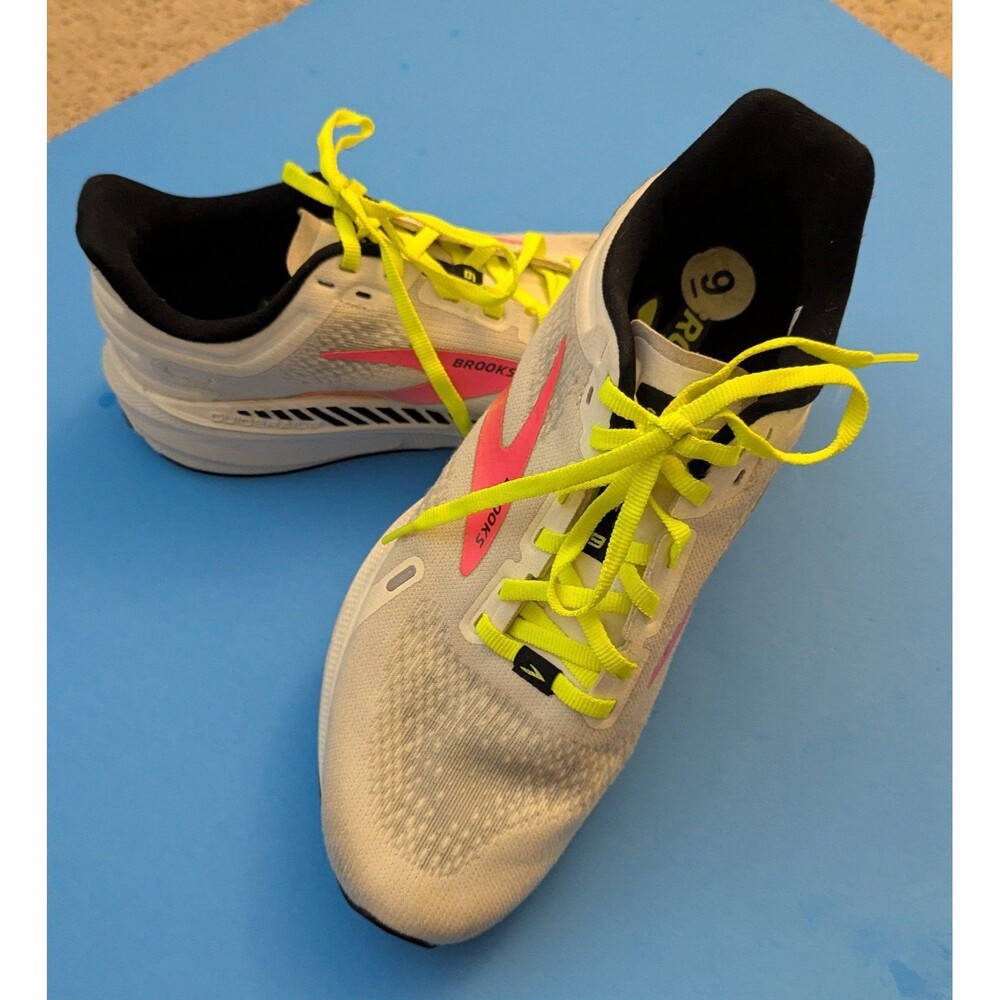 Brooks Launch GTS women's running shoes 9 white, pink and yellow